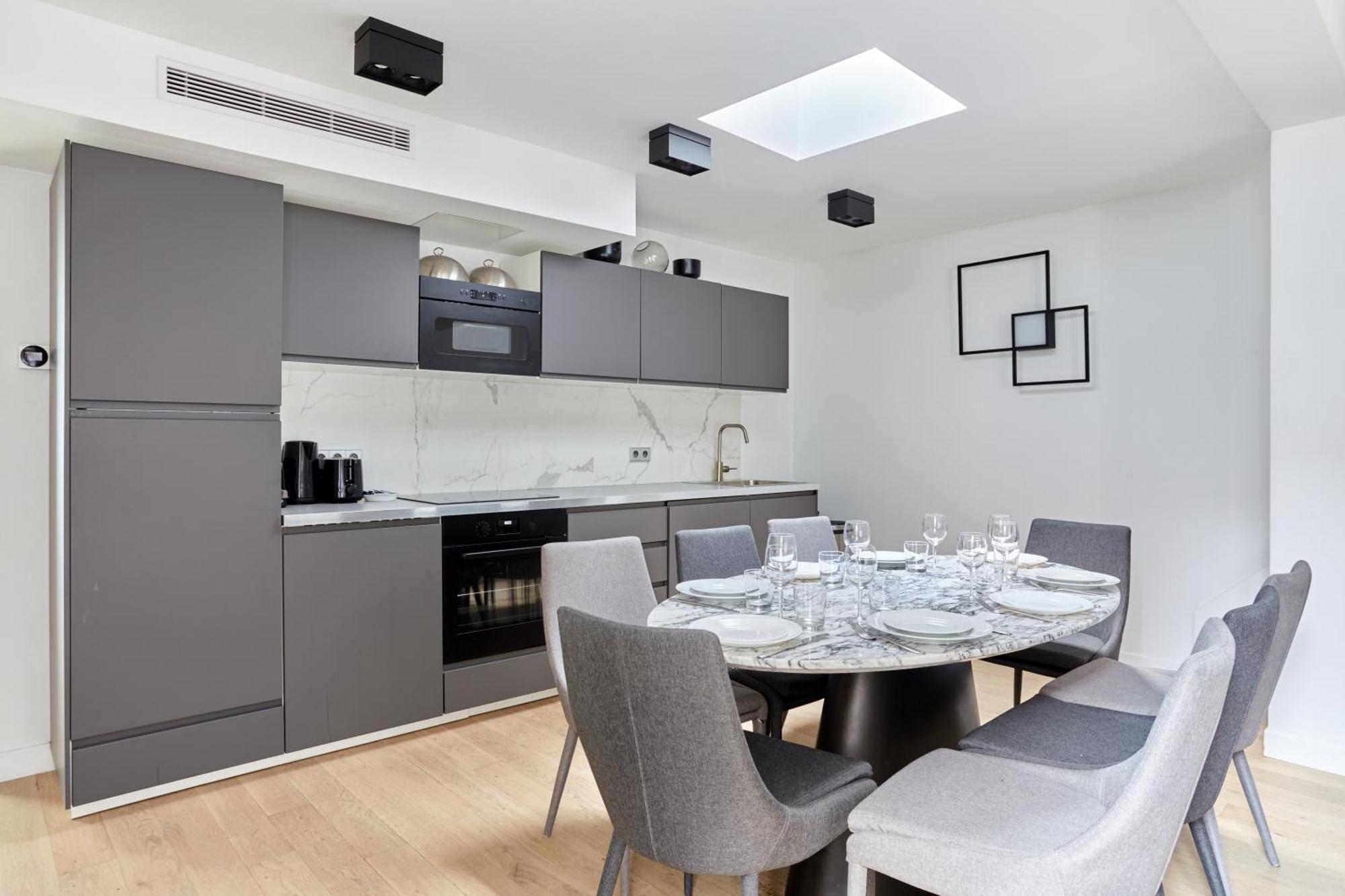 Appartement Grand 4br - 17th Arrondissement Parijs